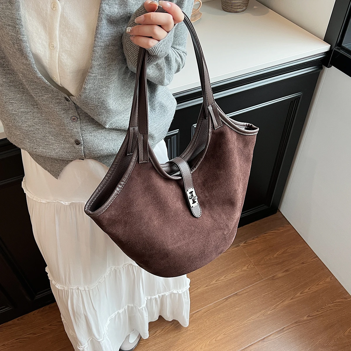 

Retro Suede Shoulder Bag Fashion Top Handle Bag Designer Underarm Bag for Women Work Shopping Travel