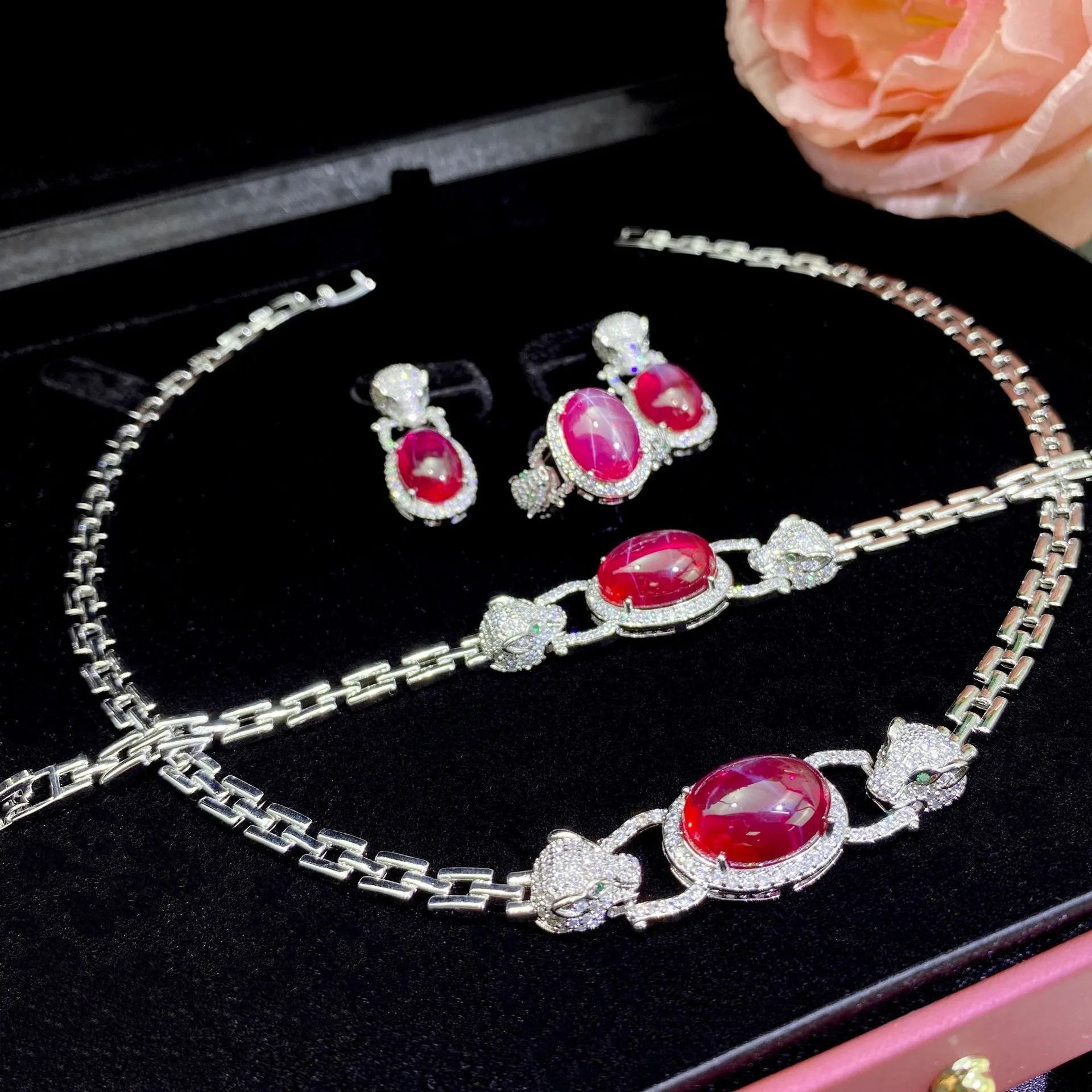 2024 New jewelry Premium sense Ruby Leopard Head Heavy Industry Cuban Chain bracelet necklace earrings ring set women's shamrock