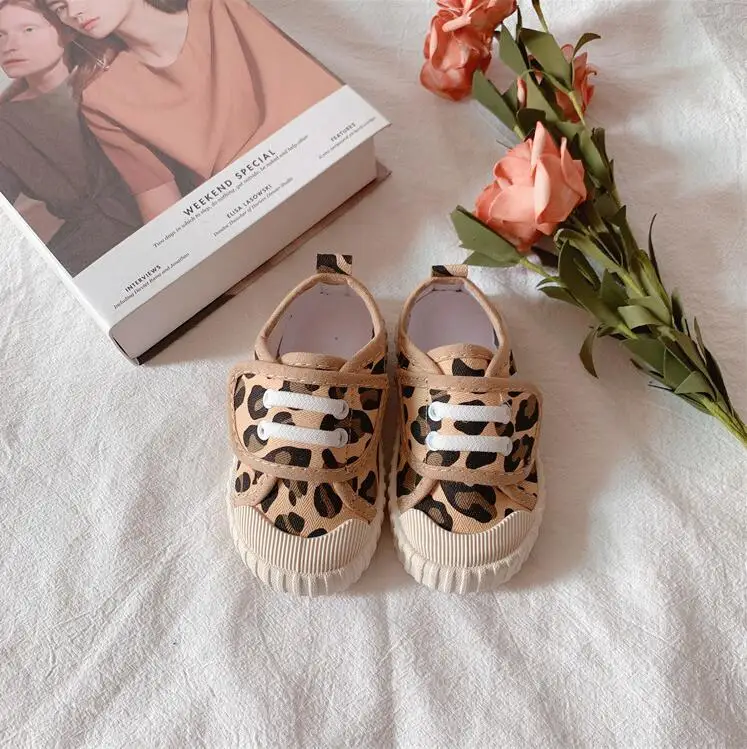 Zapatos de lona para niño y niña, calzado informal de tela vaquera suave y resistente al desgaste, de un solo Color, a la moda, para primavera y verano