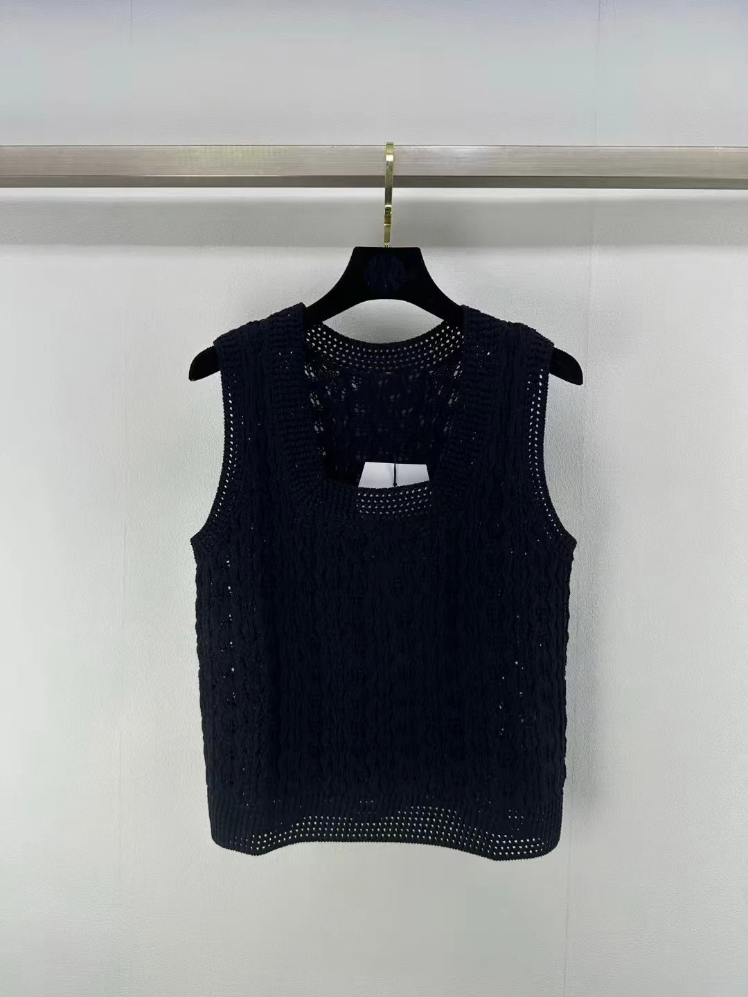 

Hollow-out Slim-fit Crop Sleeveless Knit Top