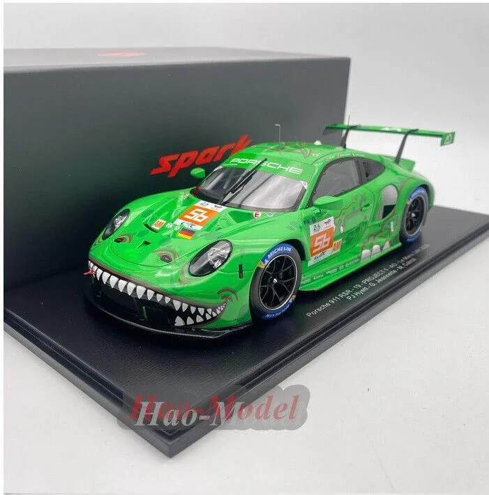 Spark 1/18 สําหรับปอร์เช่ 911 RSR 2023 Le Mans 56 #   โลหะผสมรุ่นรถDiecastจําลองของขวัญวันเกิดงานอดิเรกจอแสดงผลเครื่องประดับสีเขียว