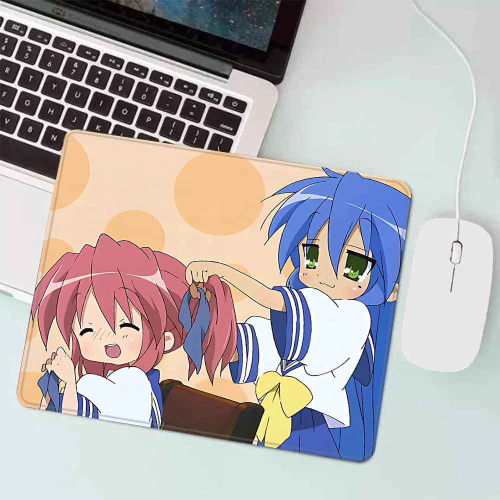 Lucky star konata izumi alfombrilla de ratón para juegos XS alfombrilla de ratón pequeña para PC Gamer decoración de escritorio alfombrilla de ratón de oficina alfombra de escritorio