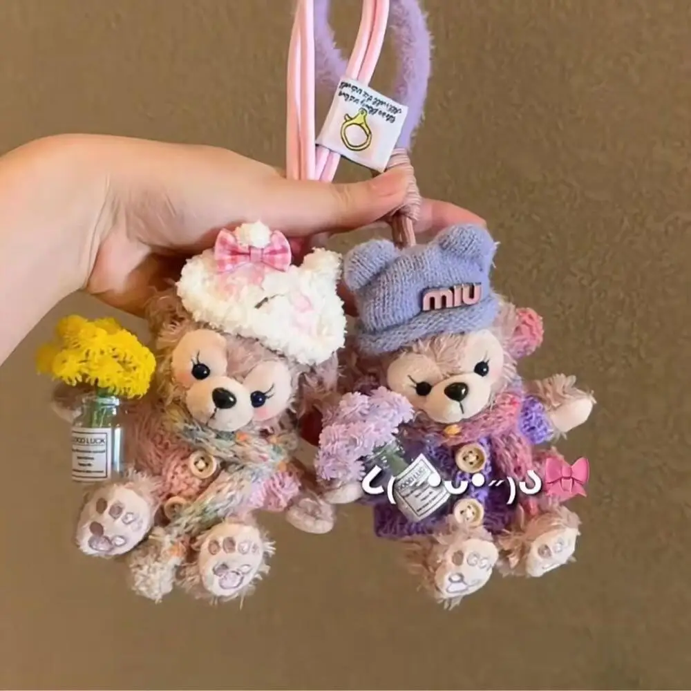 Disney Flower Shelliemay Duffy Sweter Kapelusz Seria Pluszowa Lalka Brelok Ozdoba do Plecaka Zawieszka Zimowi Przyjaciele Prezent na Boże Narodzenie