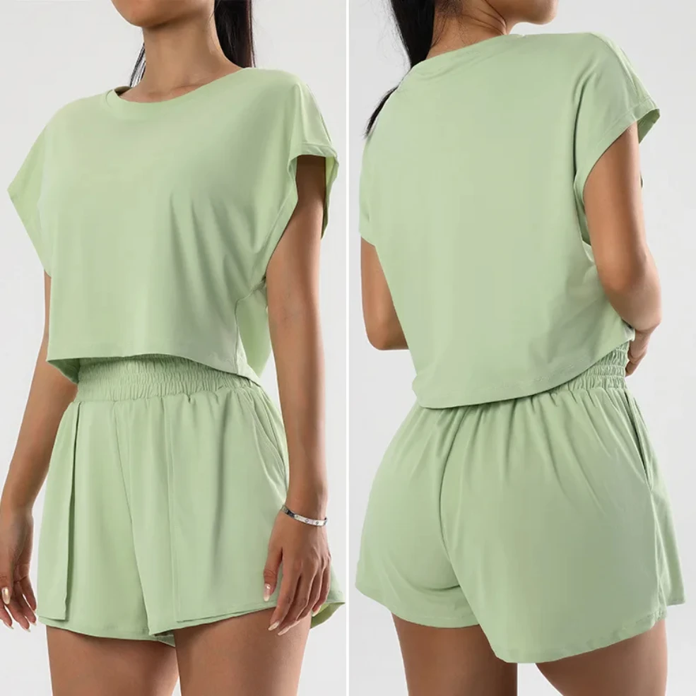 

2024 Green Loose Yoga Set Two Piece Gym Sports Sets Women Tracksuits Raglan Sleeve Shirts Pocket Shorts Fitness Running Suits