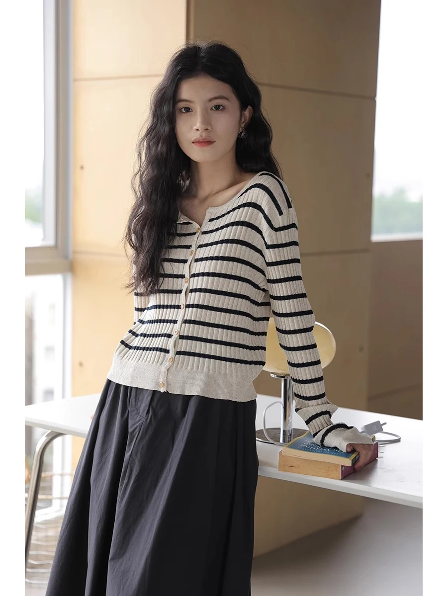 Kardigan Rajut Wanita Motif Garis Panjang Model Slim Fit, Atasan Rajut Panjang