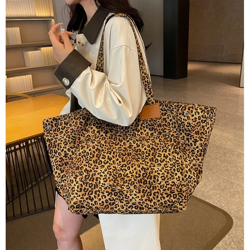 Canvas Large Capacity 2025 Hot Selling Tote Bag Leopard Print Zipper Trendy Fashion Handbag Soft Versatile Popular Shoulder Bag