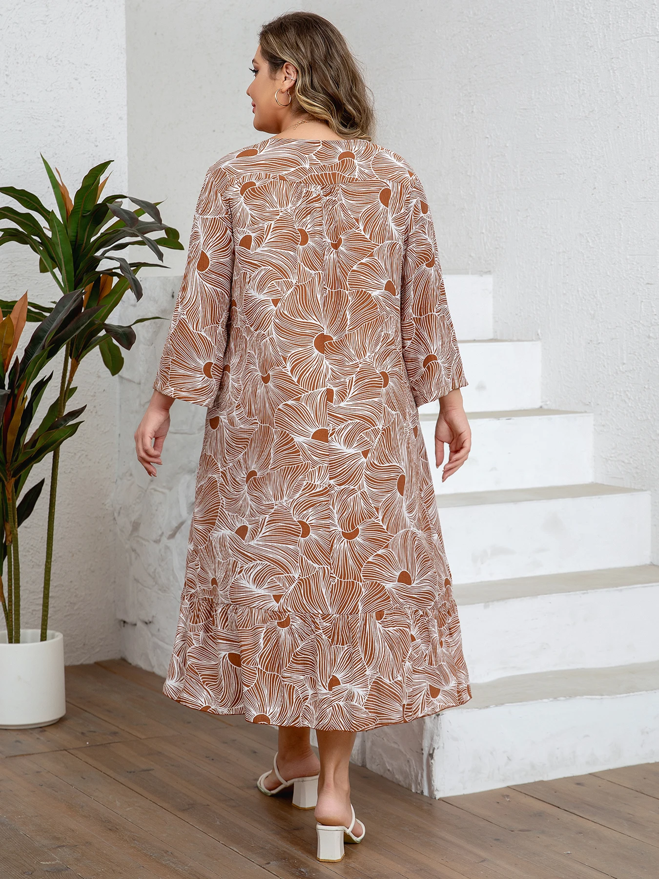 ชุดเดรสแขนสั้นพิมพ์ลายดอกไม้สำหรับผู้หญิงขนาดพลัสไซส์ ดีไซน์คอกลม ชุดเดรสสวมใส่สบายทุกวัน