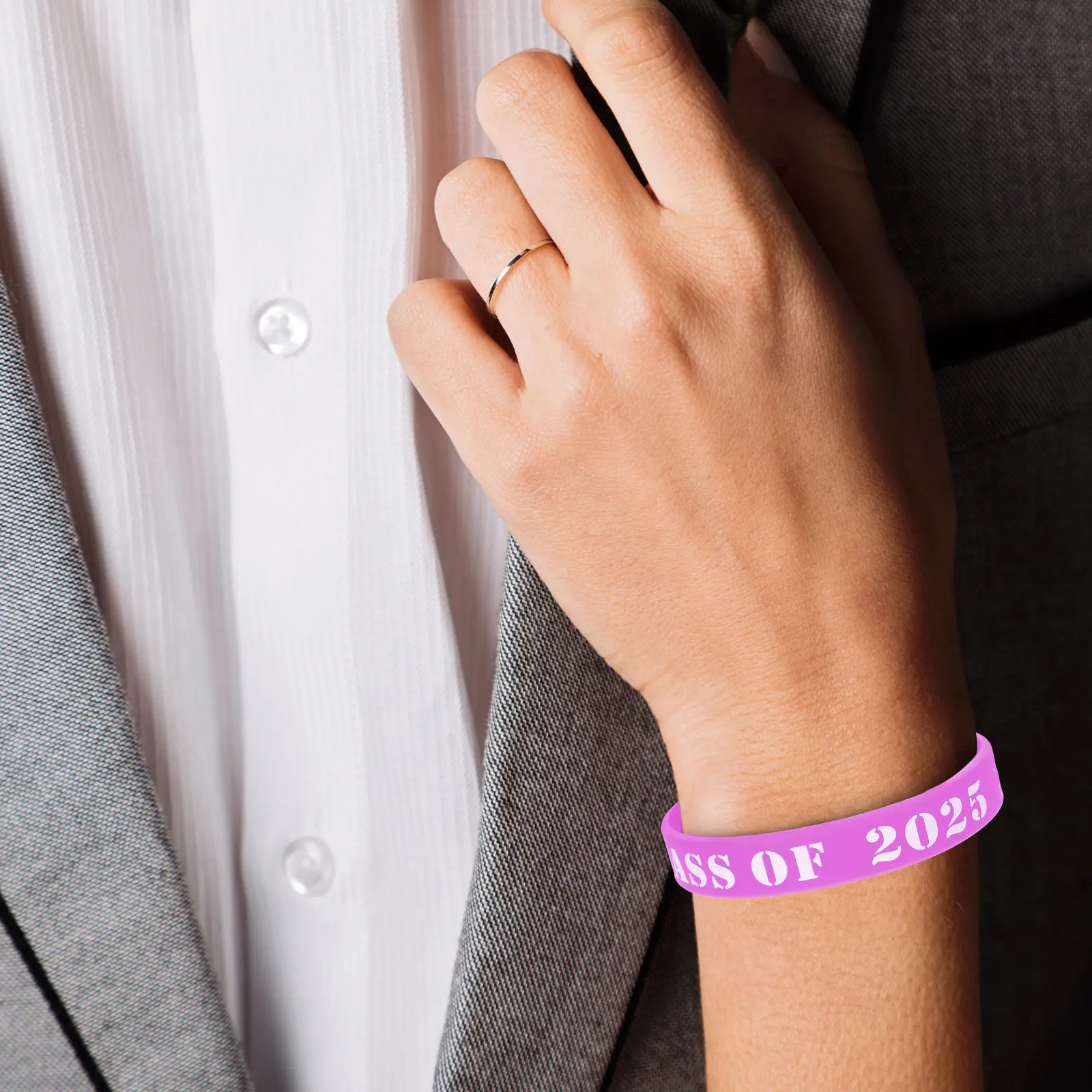 25Pcs Graduation Themed Wristbands Silicone Bracelets Class of 2025 Decorative Party Supplies for Graduation Celebrations School
