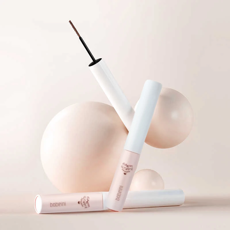 Mascara imperméable et résistant à la transpiration – formule volume intense, allongeante et anti-taches avec pinceau mince pour une tenue 16h.