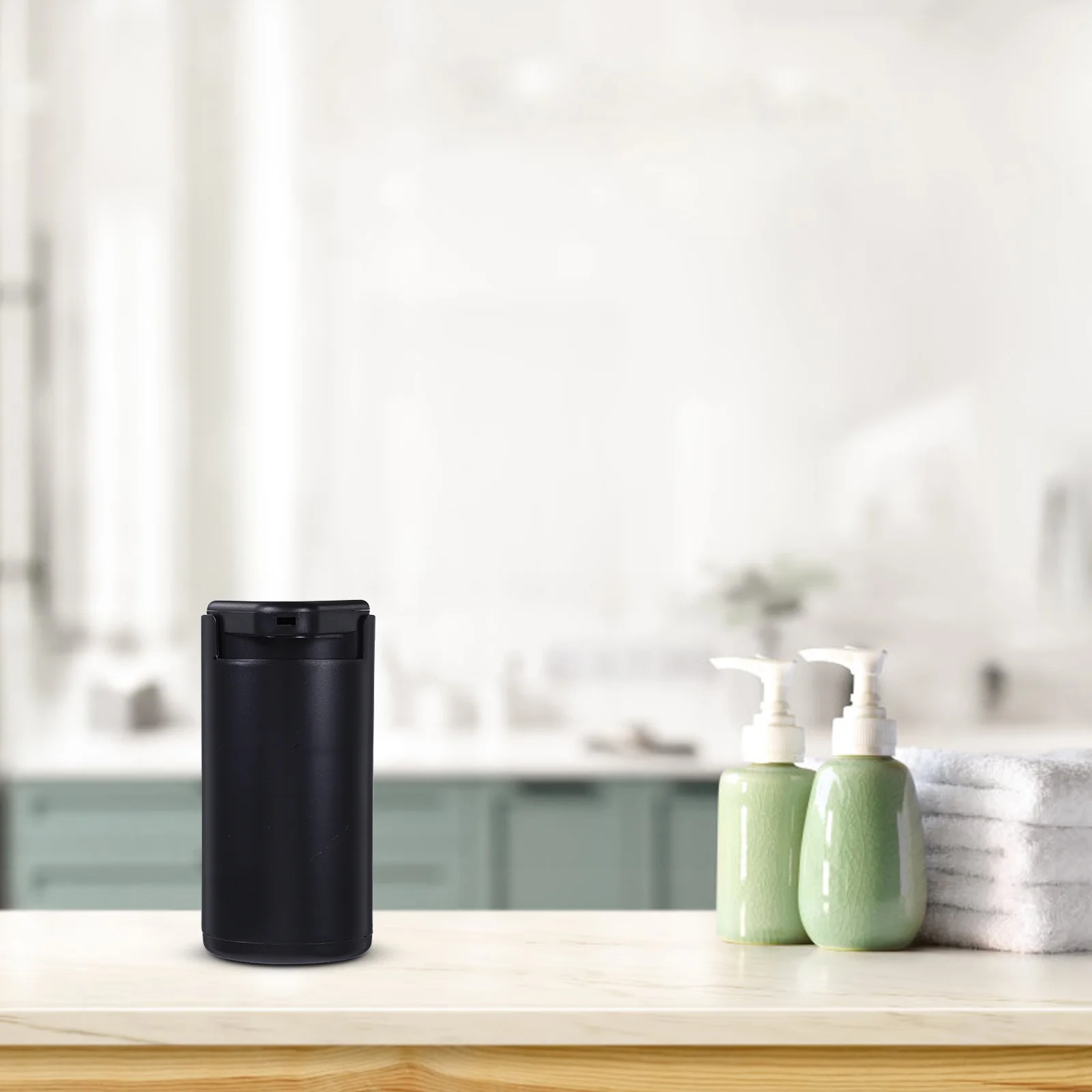 

Large Capacity Refillable Pump Bottle Portable Soap Liquid Dispenser Lotion Shampoo Press Design for Travel Bathroom Use