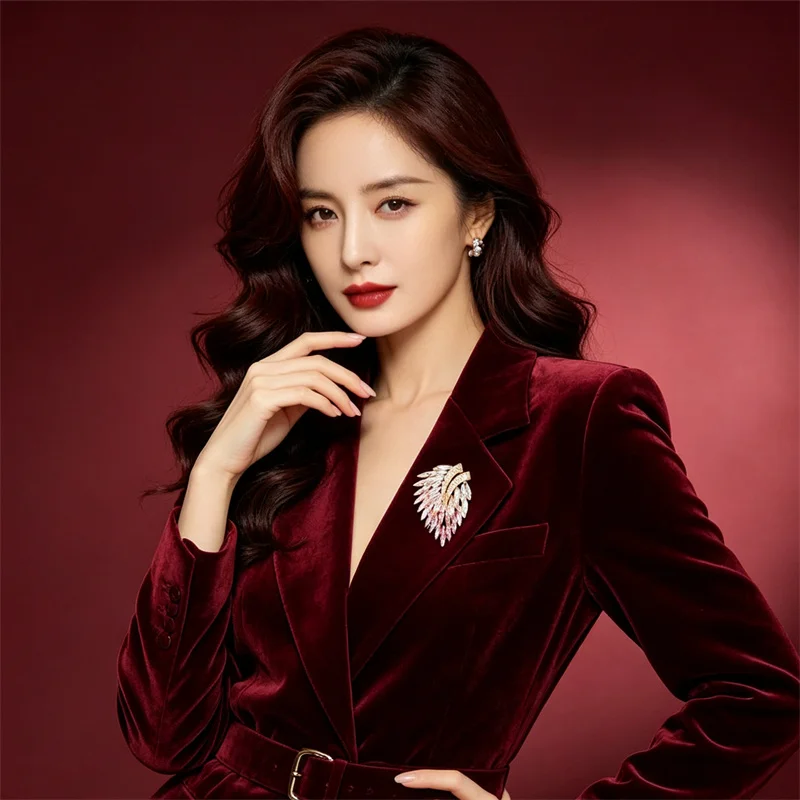 Gradient Feather Lapel Brooch Shiny Crystal Cubic Zirconia Luxury Statement Brooches Pin For Suit Coat Corsage Party Jewelry