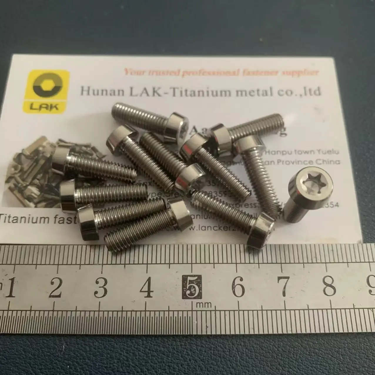 M5x8 M5x16 التيتانيوم توركس T25 رقيقة غطاء رأس المسمار لرأس الدراجة 8.5x3.5 Gr5