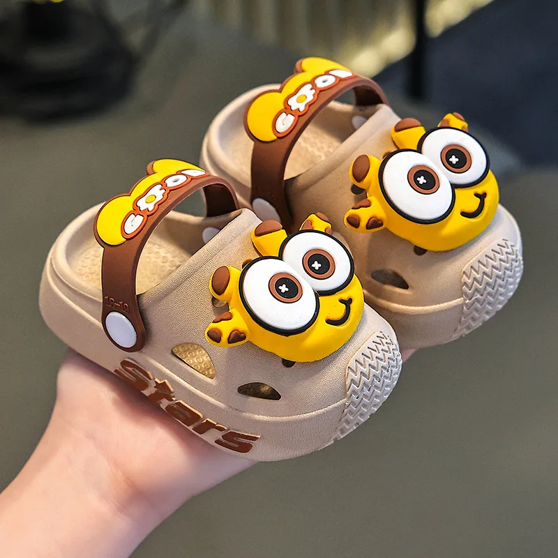 

2025 Children's Slippers Summer Girls' Baby Indoor Soft Bottom Anti slip Cartoon Cute Cool Slippers Boys' Beach Hole Shoes