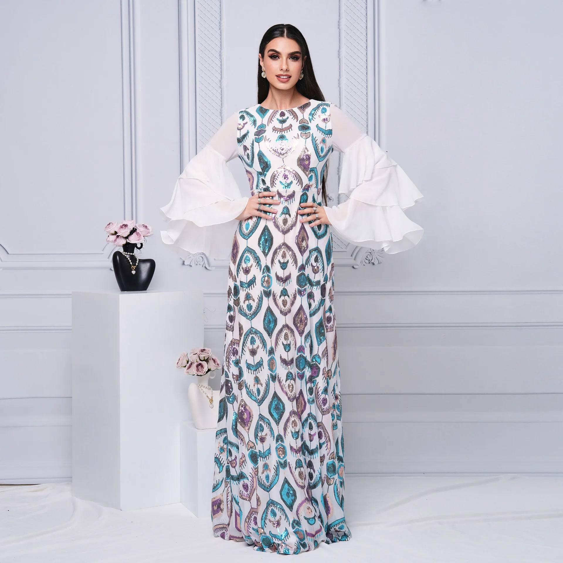 

Middle East Saudi Arabia clothing long round neck long sleeved slim fit waist sequin dress Muslim robe argent white dress