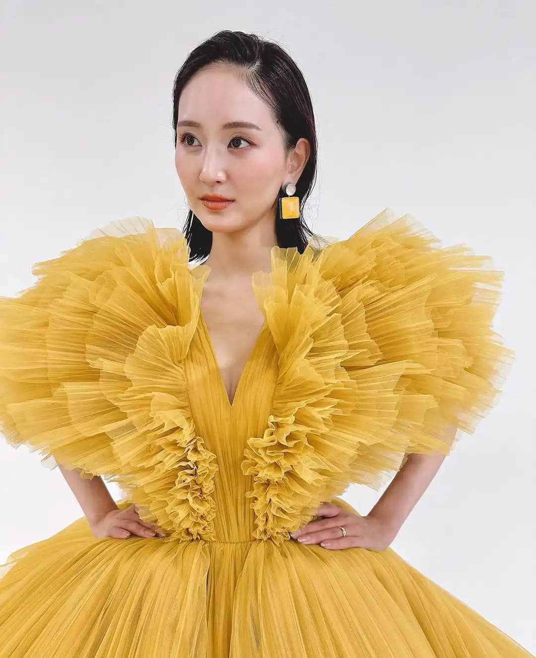 Extra inchado em camadas babados vestidos de baile da mulher com decote em v uma linha festa vestido de noite plissado tule formal celebridade vestidos de gala