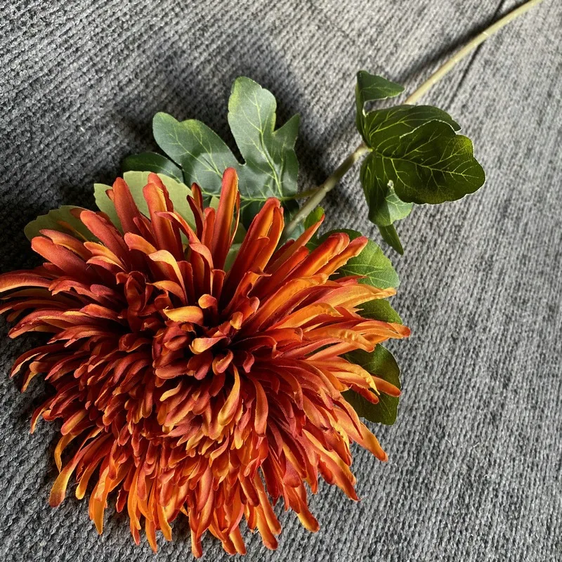Künstliche Drachenklaue-Chrysantheme aus Seide – realistische Kunstblume, Schlafzimmer-/Wohnzimmer-Desktop-Dekoration, ideal für Weihnachtsdekoration – Detail 6
