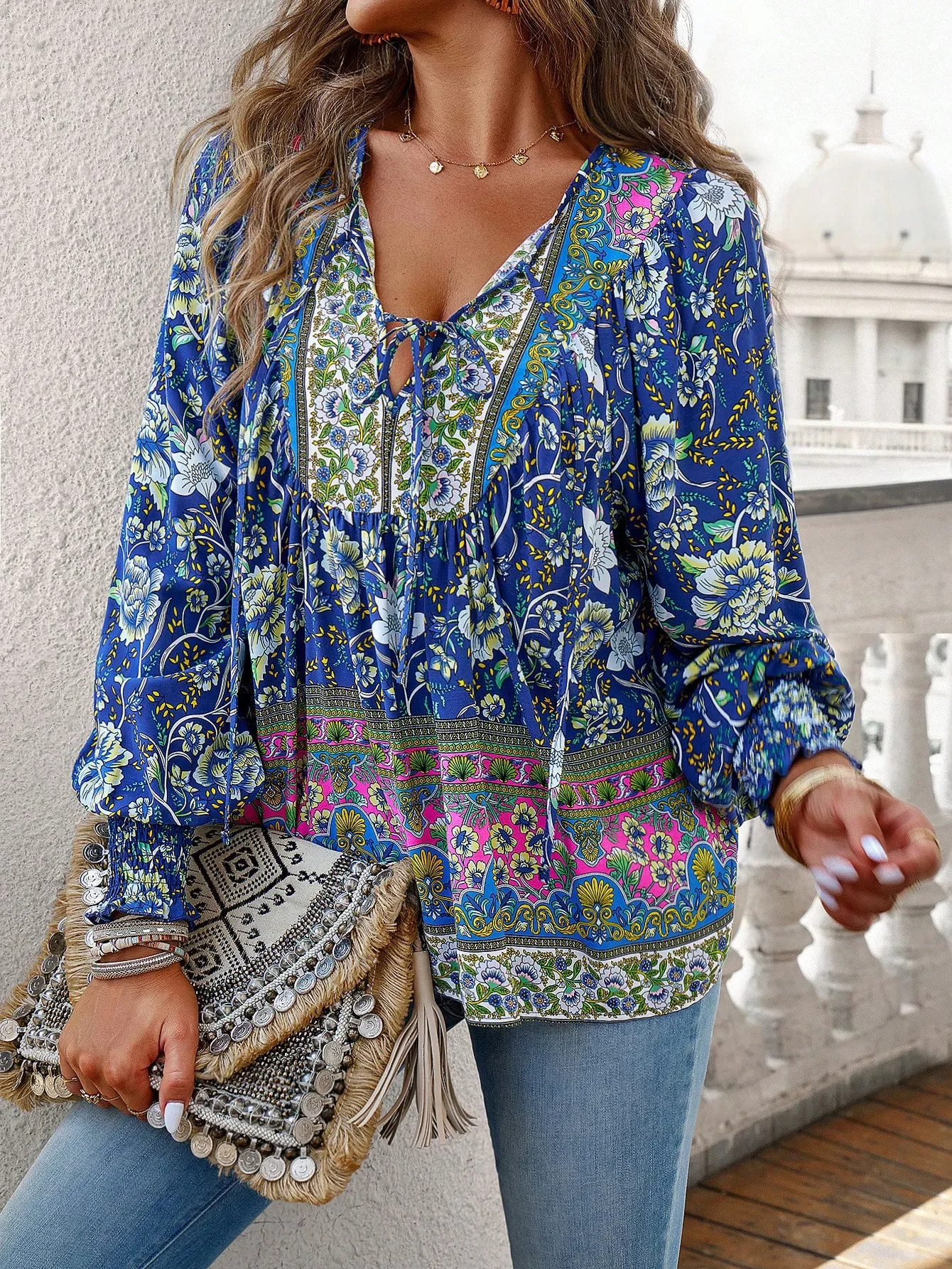 Sommerliche Damen-Chiffonbluse mit Print, elegantes V-Ausschnitt-Langarmshirt, ungeöffnete Vorderseite, Freizeitbluse – Detail 11