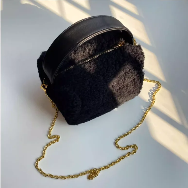 Women Furry Lambswool Handbags Fashion Design Soft Plush Cool Girls Messenger Shoulder Bags Crossbody Ladies Purse Handbags