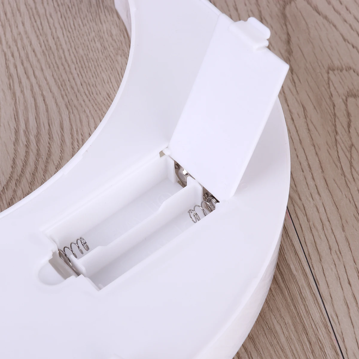 

8 Leds Moon Shaped Light Plastic Durable Operated Romantic Night Light for Home Wall Wedding Christmas Party Decoration