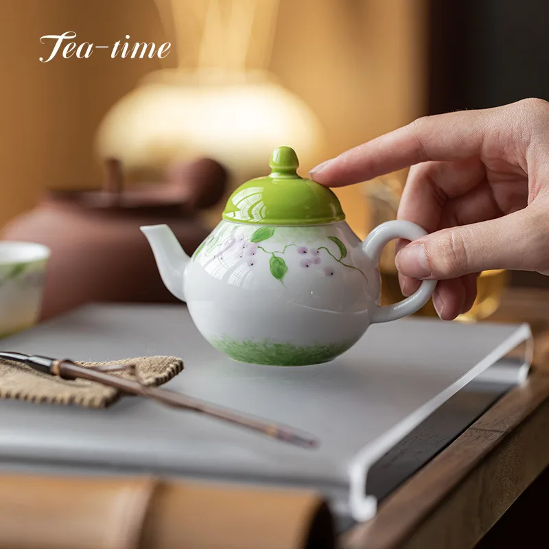

White Porcelain Tea Pot Tea Infuser Teapot With Filter Hand painted Prape Ceramic Kettle Shu Puer Oolong Tea Ceremony Supplies