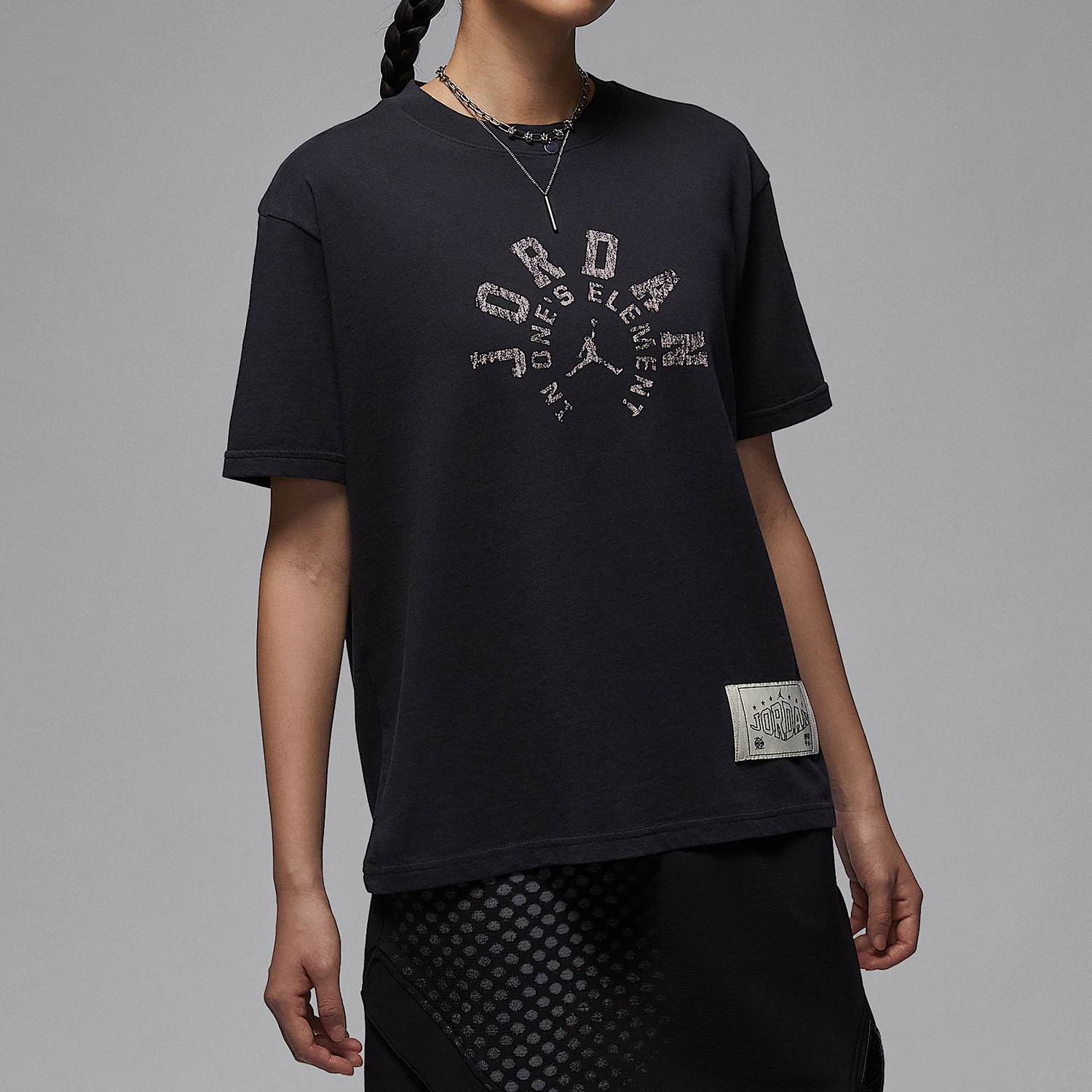 

Оригинальная женская футболка оверсайз Nike Jordan с графическим принтом HV1273-045