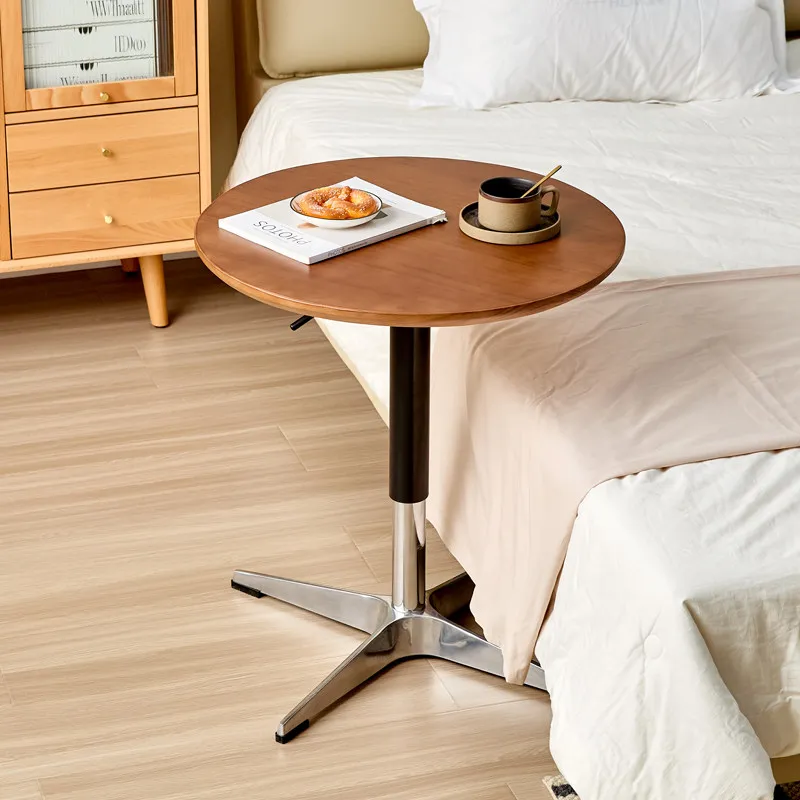 

Промышленный журнальный столик для гостиной с полкой для хранения, прочным металлическим каркасом и деревянной столешницей в деревенском стиле