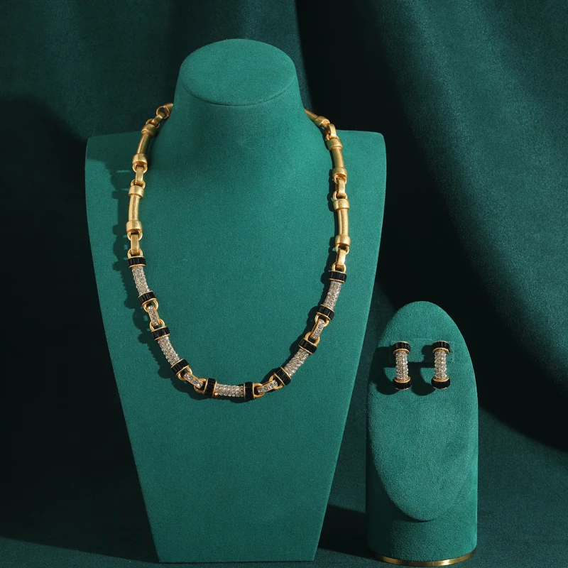 

High Luxury Vintage Jewelry Sets Gold Color Black White Rhinestone Choker Necklace Stud Earring Bone Design Party accessories