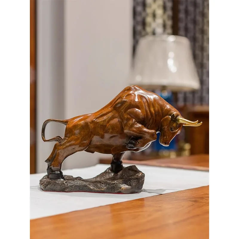 Copper ox ornaments, handicrafts, and office desk decorations exude a powerful aura