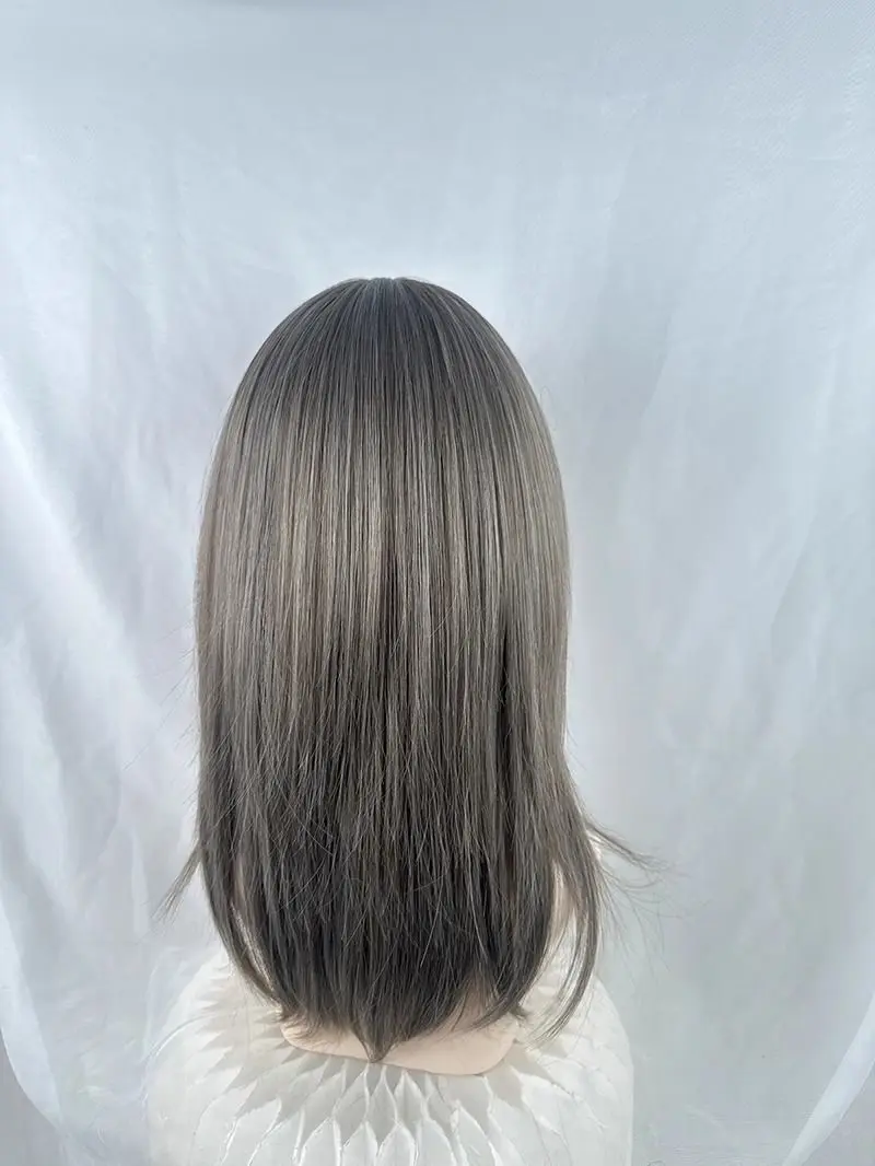 合成ヘーゼルナッツグレーレイヤードロングストレート鎖骨ウィッグ女性のためのヘアウィッグ前髪耐熱パーティー毎日ナチュラル使用