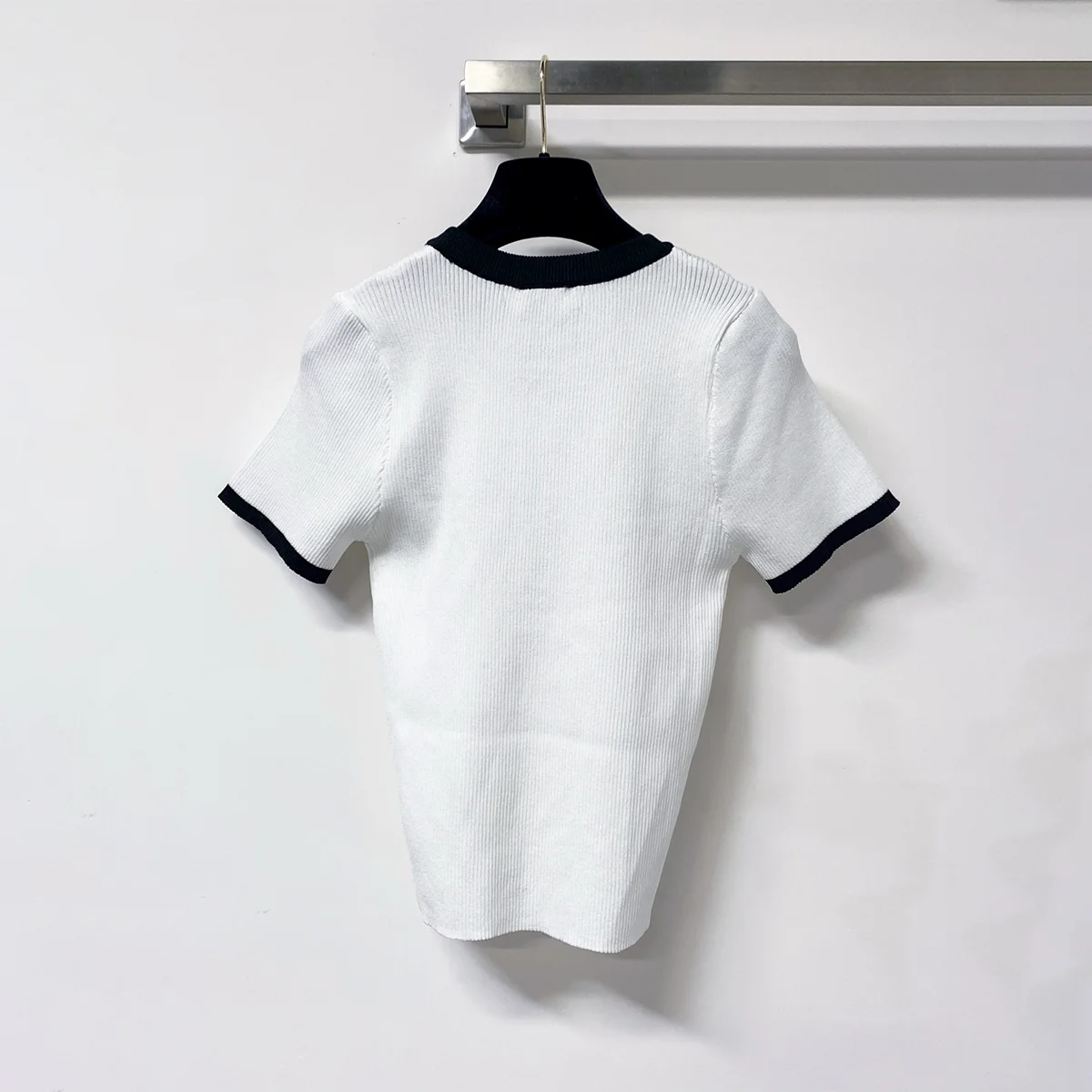 2026 High quality women's retro contrasting color wrapped knitted small T-shirt--hb728