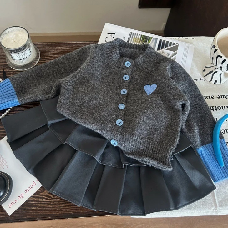 

Girls Suit 2025 Autumn New Children's Clothing Korean Style Girl Baby Love Sweater Cardigan Pleated Skirt Pants Two Sets