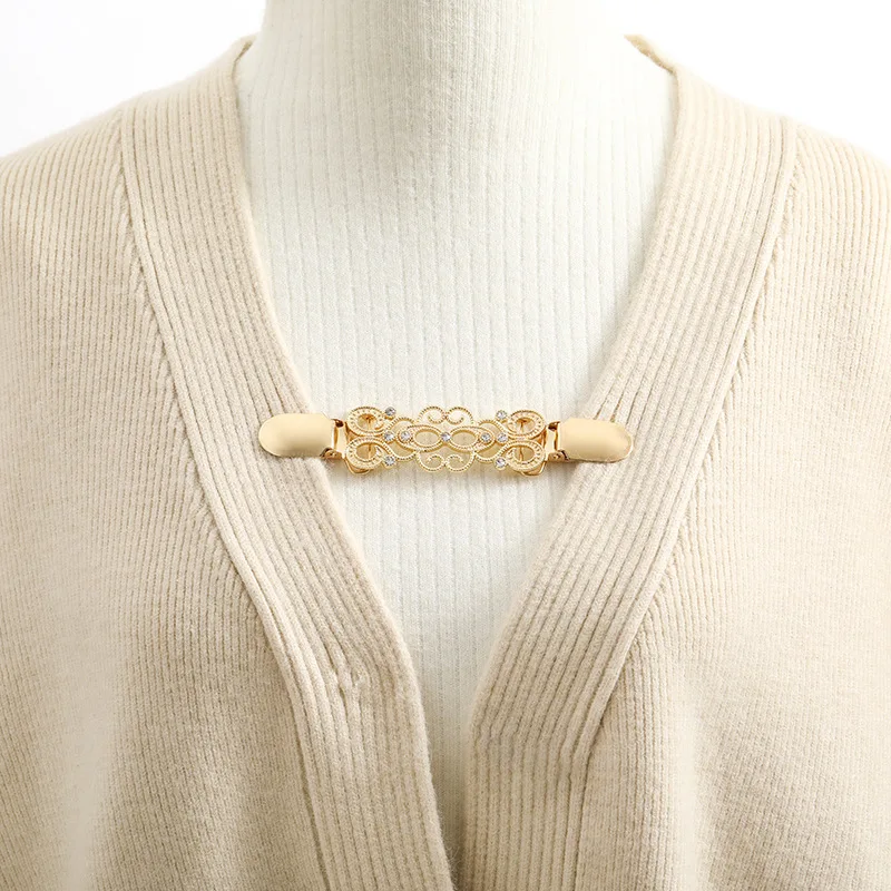 Retro Shawl Clip Sweatpins for Women Diamond-inlaid Alloy Scarf Buckles for Anti-exposed Brooch Collar Scarf Clips