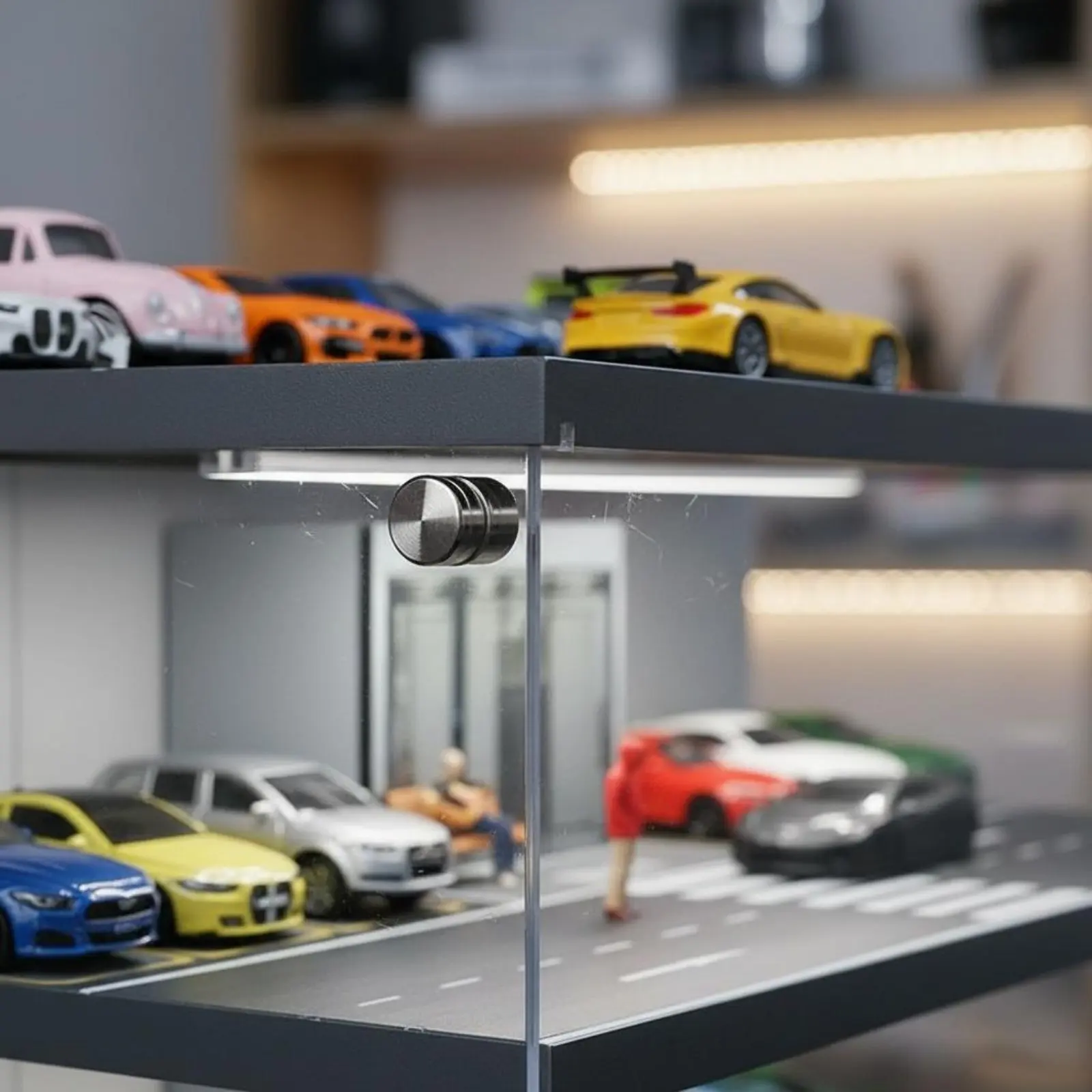 1:64 Parking Garage Display Easy to Assemble LED Garage Display Case Mini Parking Lot Model Tabletop Decor Gift for Shop Window