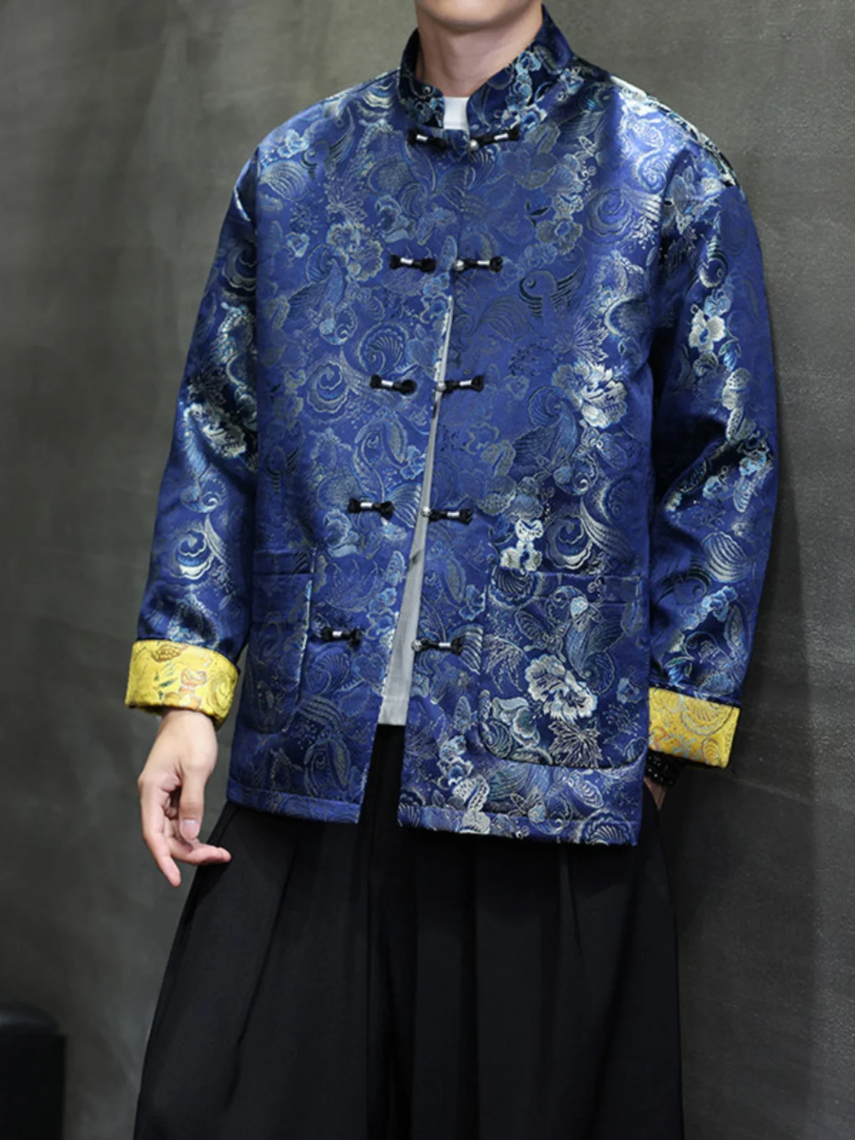 

Новая роскошная куртка в китайском стиле, костюм Тан с воротником-стойкой, мужская модная верхняя одежда с цветочным пэчворком и вышивкой, на пуговицах