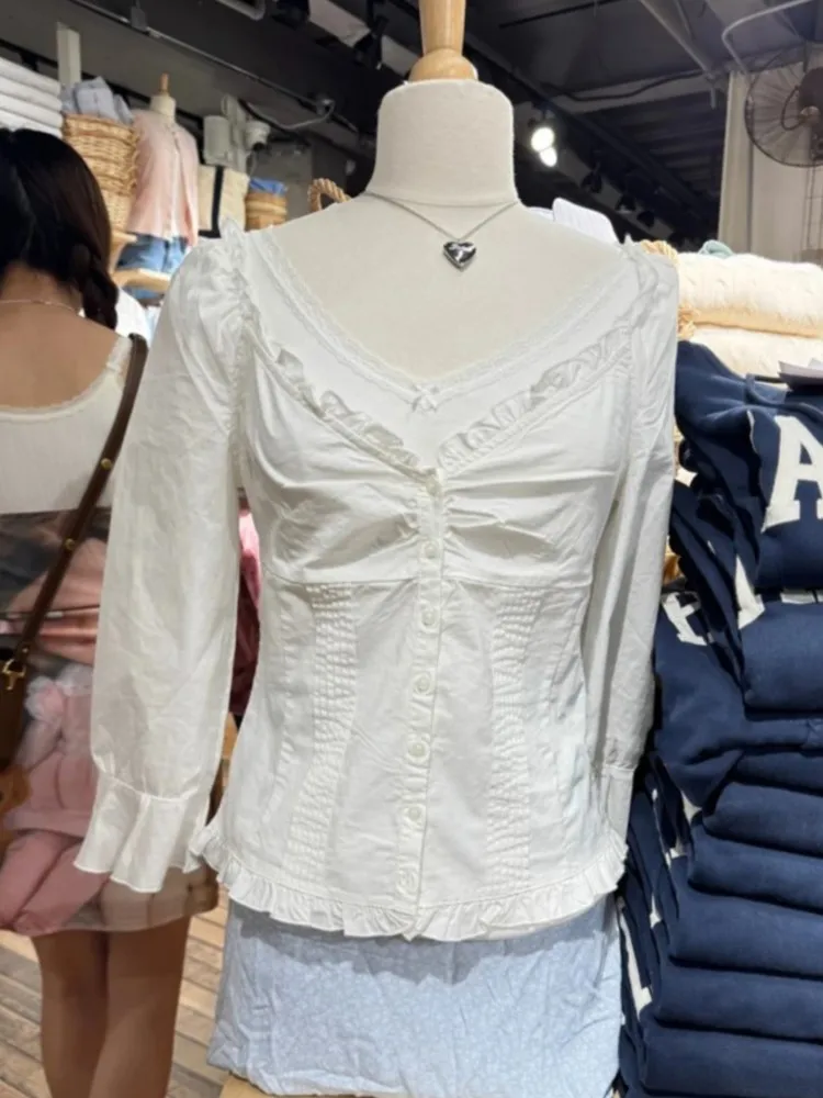 

Милая белая футболка с коротким рукавом, блузка, женская блузка с v-образным вырезом и кружевной отделкой, однобортные футболки с оборками на пуговицах, простые футболки в консервативном стиле