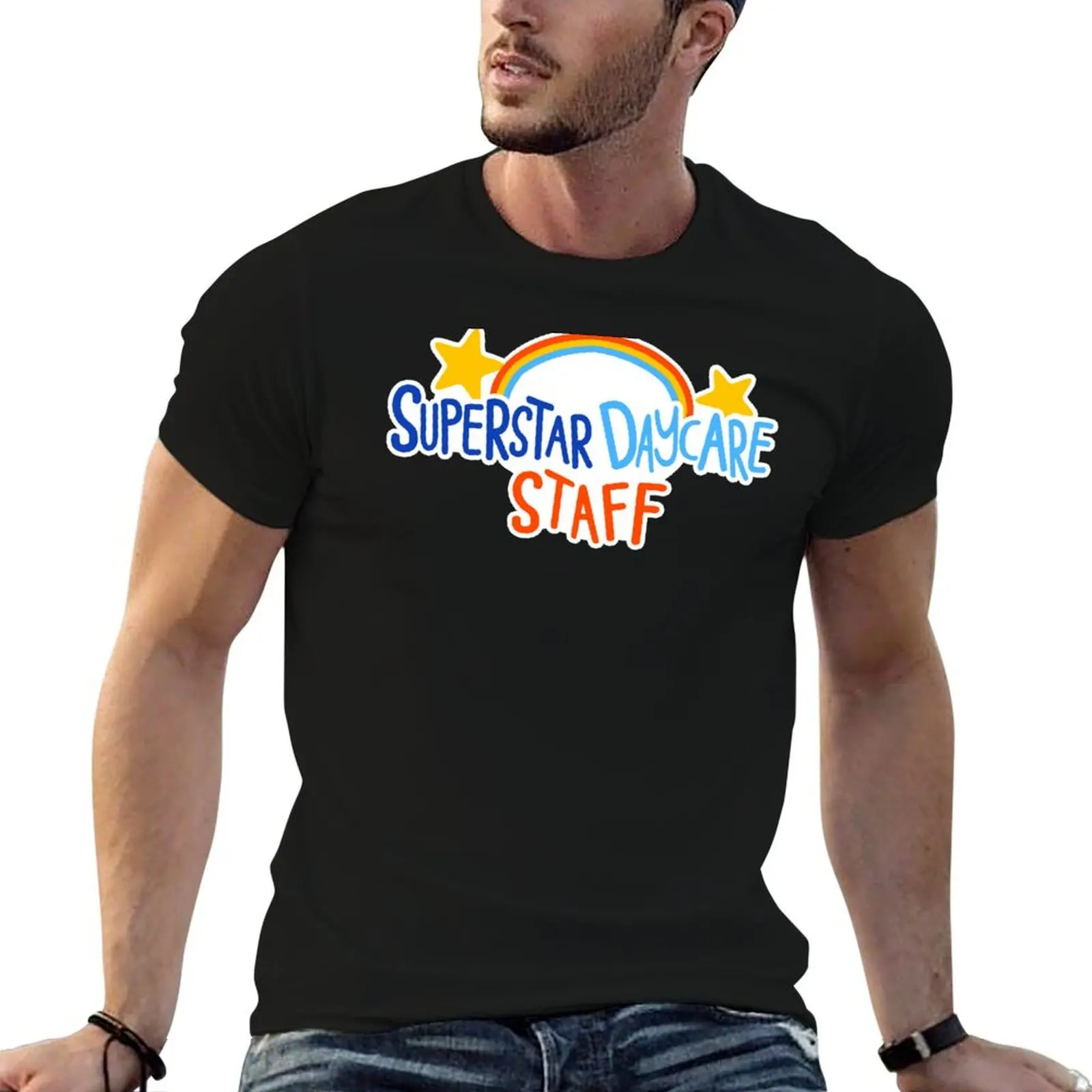 تي شيرت Superstar Daycare Staff تي شيرت للرجال تي شيرت مضحك تي شيرت قطني أساسي تي شيرت