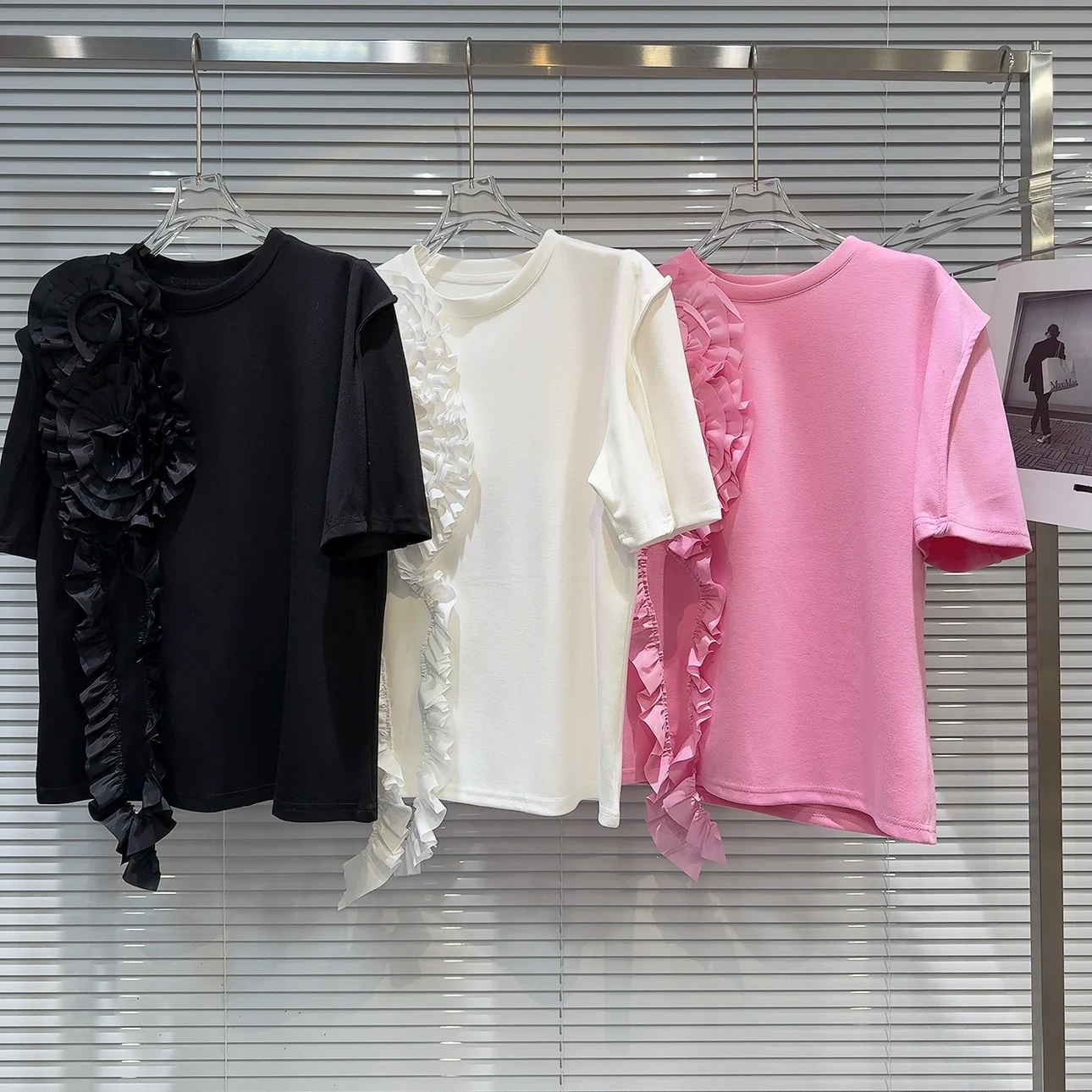 

Весна 2026: Новая женская футболка в стиле французского шика, однотонная, с плиссировкой, 3D-цветами, из хлопка, повседневная, свободного кроя, с круглым вырезом.