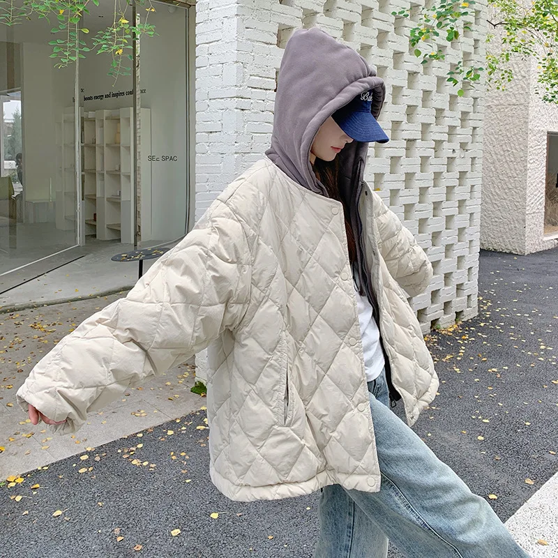 Versione coreana finta piumino d'anatra bianca in due pezzi da donna 2025 nuova giacca alla moda con cappuccio a griglia con diamanti sciolti