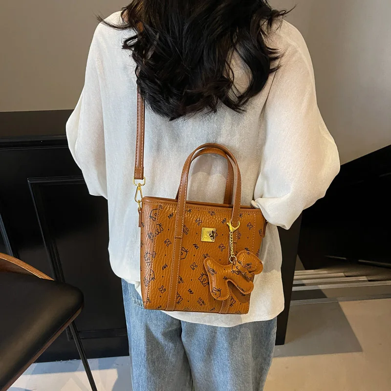 

Женская сумка-корзина для овощей большой емкости для пожилых людей, новинка 2025, модная сумка через плечо с принтом, сумка-ведро Tide