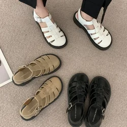 Closed Toe Sandals Retro Woman Shoes Summer Heels Original Girls Gladiator Outside Sports 2024 New Low Flat PU Slides Fretwork