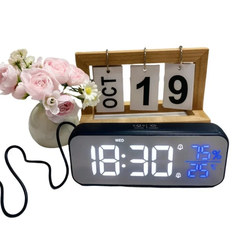 Sveglia digitale musicale alimentata tramite USB TEMP Umidità Touch Snooze Luminosità Modalità notturna 2 allarmi Porta di uscita DST 12/24 ore Orologio LED