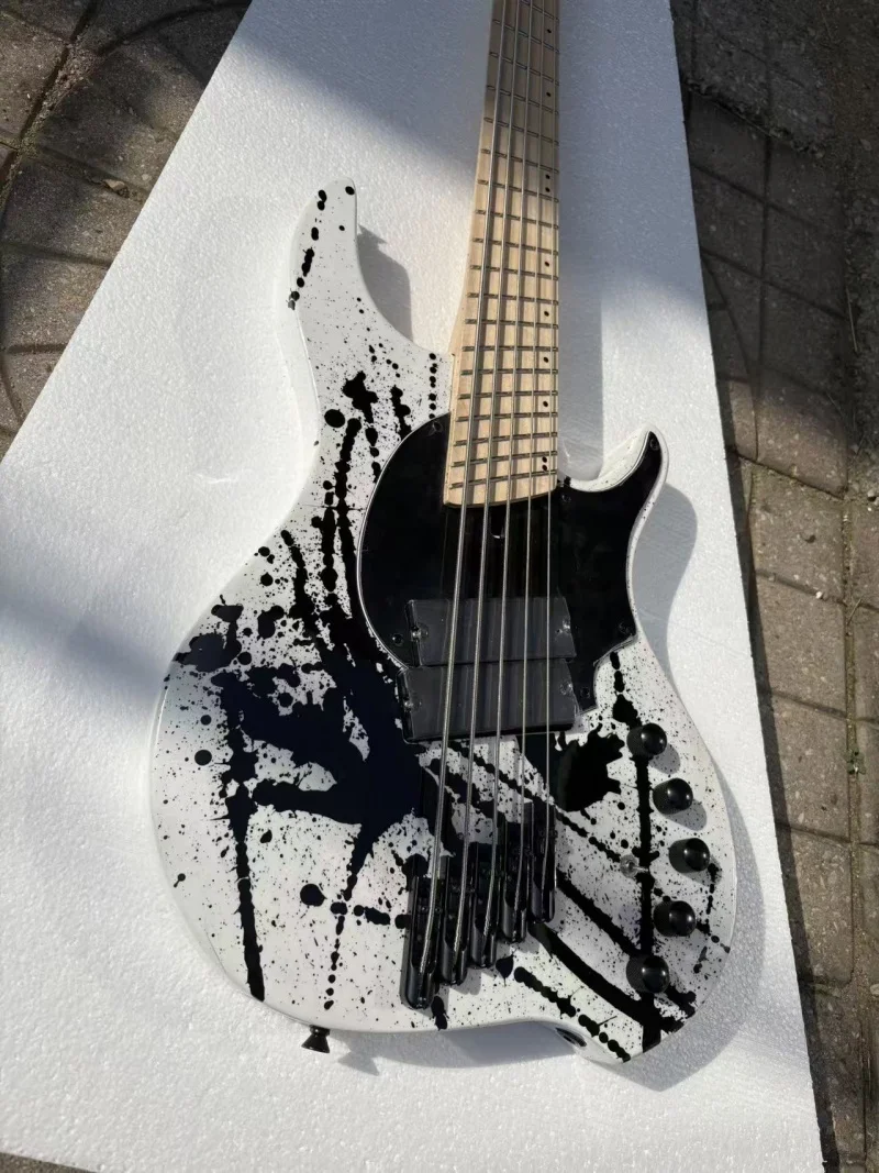Customized 5-string unconventional bass, 5-piece maple neck, maple fan-shaped fretboard, 34 and 37-inch scales,free delivery