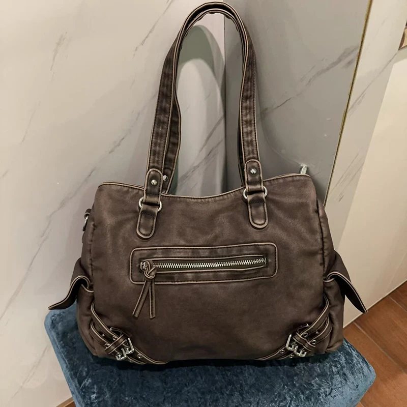 

Korean Multipocket Crossbody Shoulder Bag Retro Distressed Large Capacity Studded Motorcycle Bag Fashion Women Commuter Tote Bag