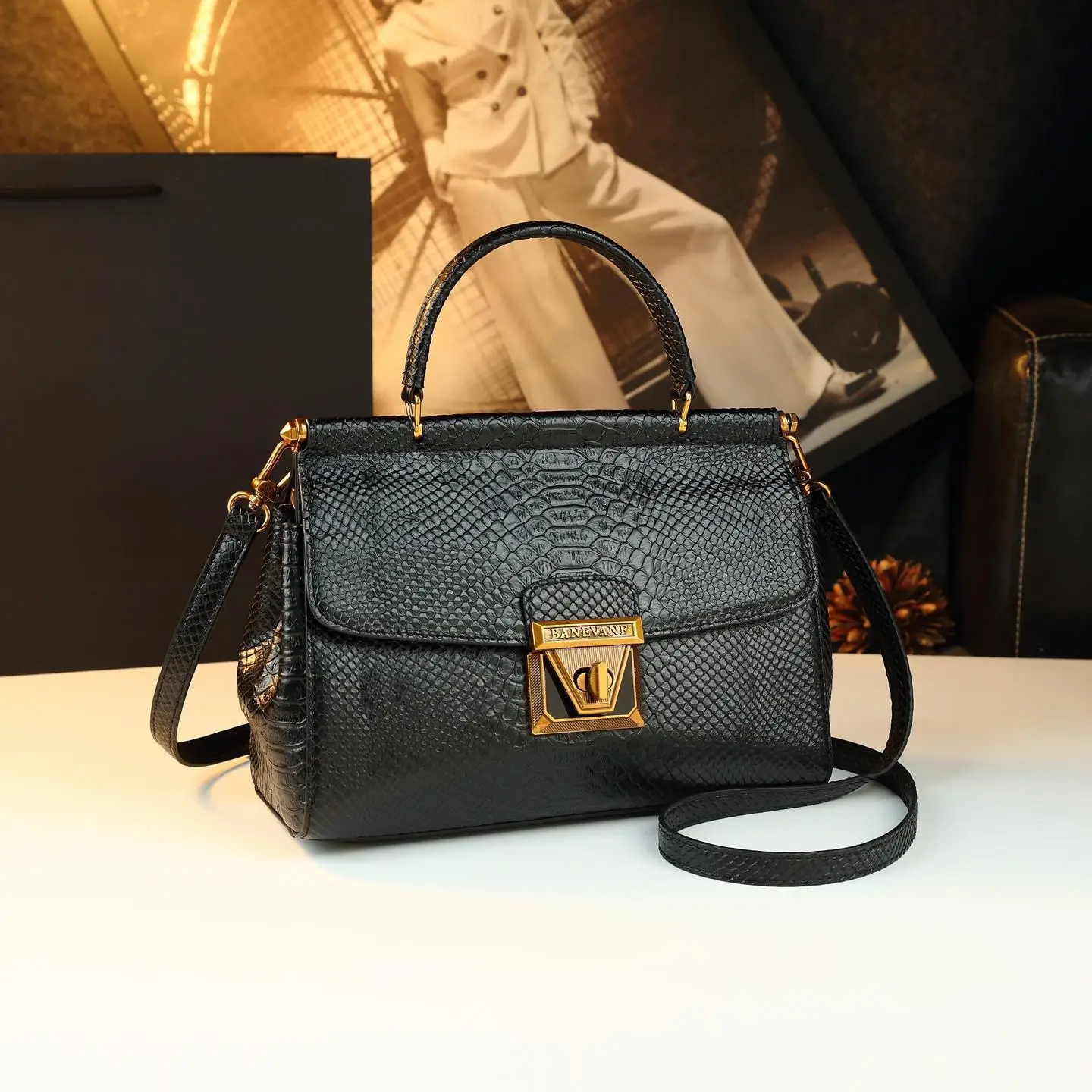 

Stylish Casual Simple Vintage Fashionable Large Capacity Diaper Bags For Women's Luxury Designer Paris Leather Commuter Tote Bag