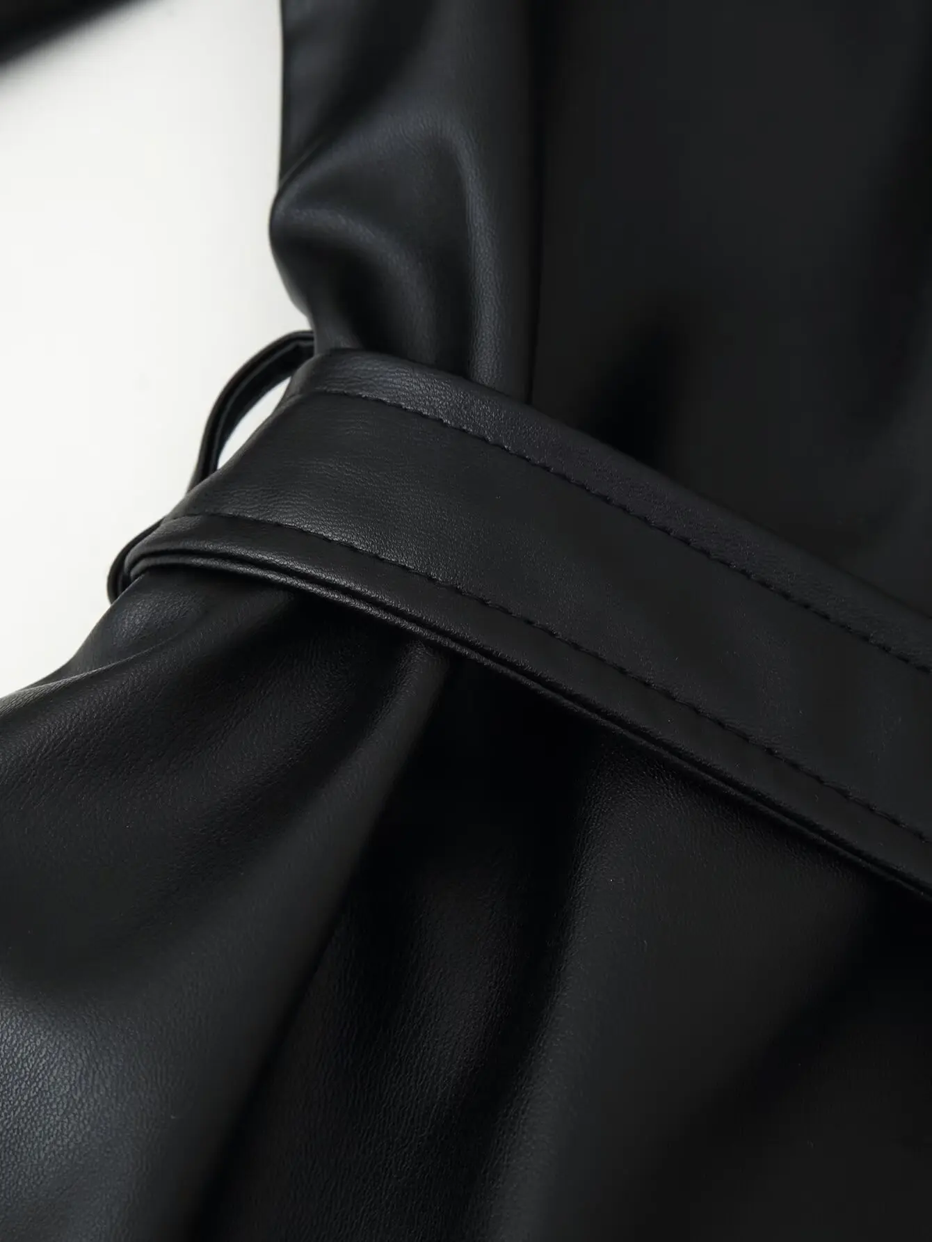 เสื้อแจ็คเก็ตหนังคุณภาพสูงสำหรับผู้หญิง พร้อมเข็มขัด แจ็คเก็ตบอมเบอร์ เสื้อโค้ทฤดูใบไม้ผลิและฤดูใบไม้ร่วง เสื้อโค้ทหนัง PU เสื้อผ้าผู้หญิง