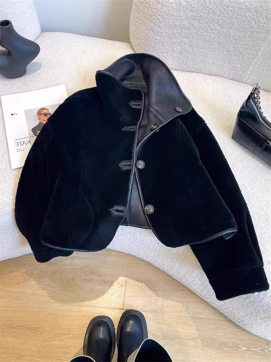 سترة نسائية قصيرة على الطراز الكوري ناعمة بلون سادة من الجلد المزيف سترة طية صدر السترة من القطيفة بمزاج عصري لخريف وشتاء جديد