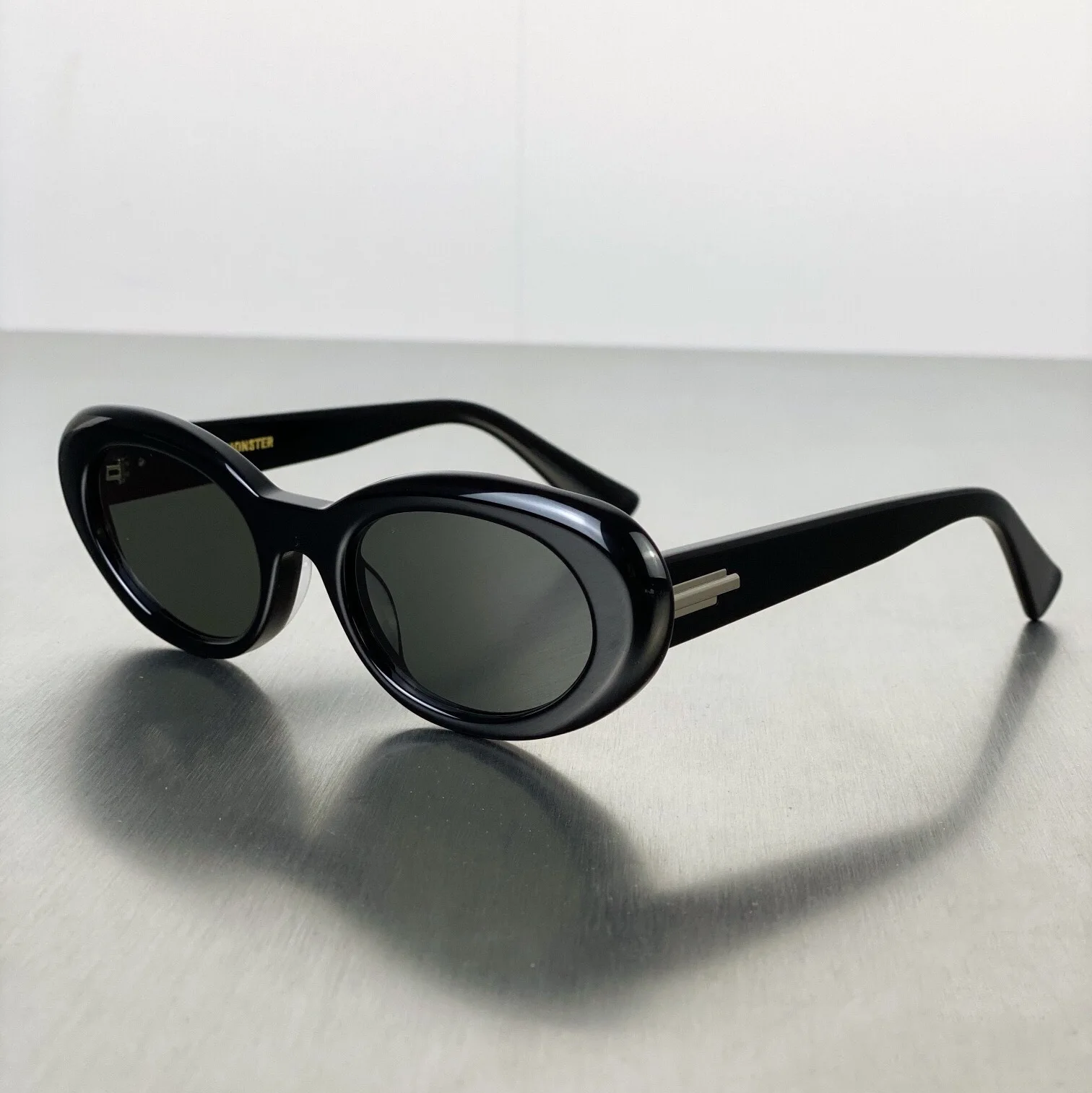 

Korean version star Penne has the same retro oval cat eye sunglasses LE small frame small face high-end plate sunglasses