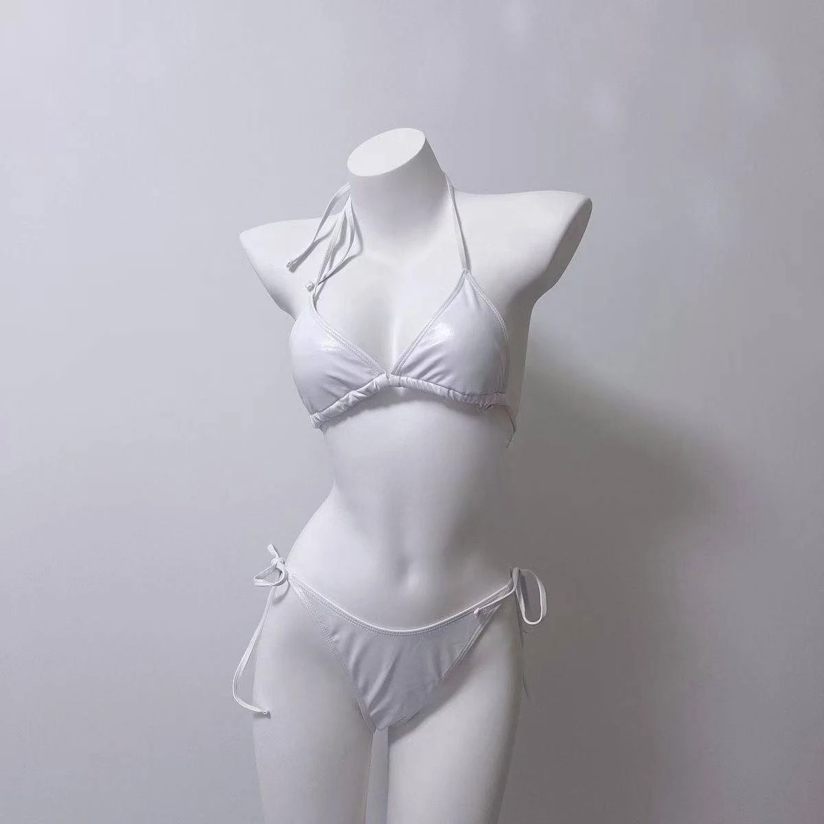 

Новый комплект бикини Y2K 2026 года: женский раздельный купальник с лямкой через шею, в полоску, с завязками сбоку, для пляжа