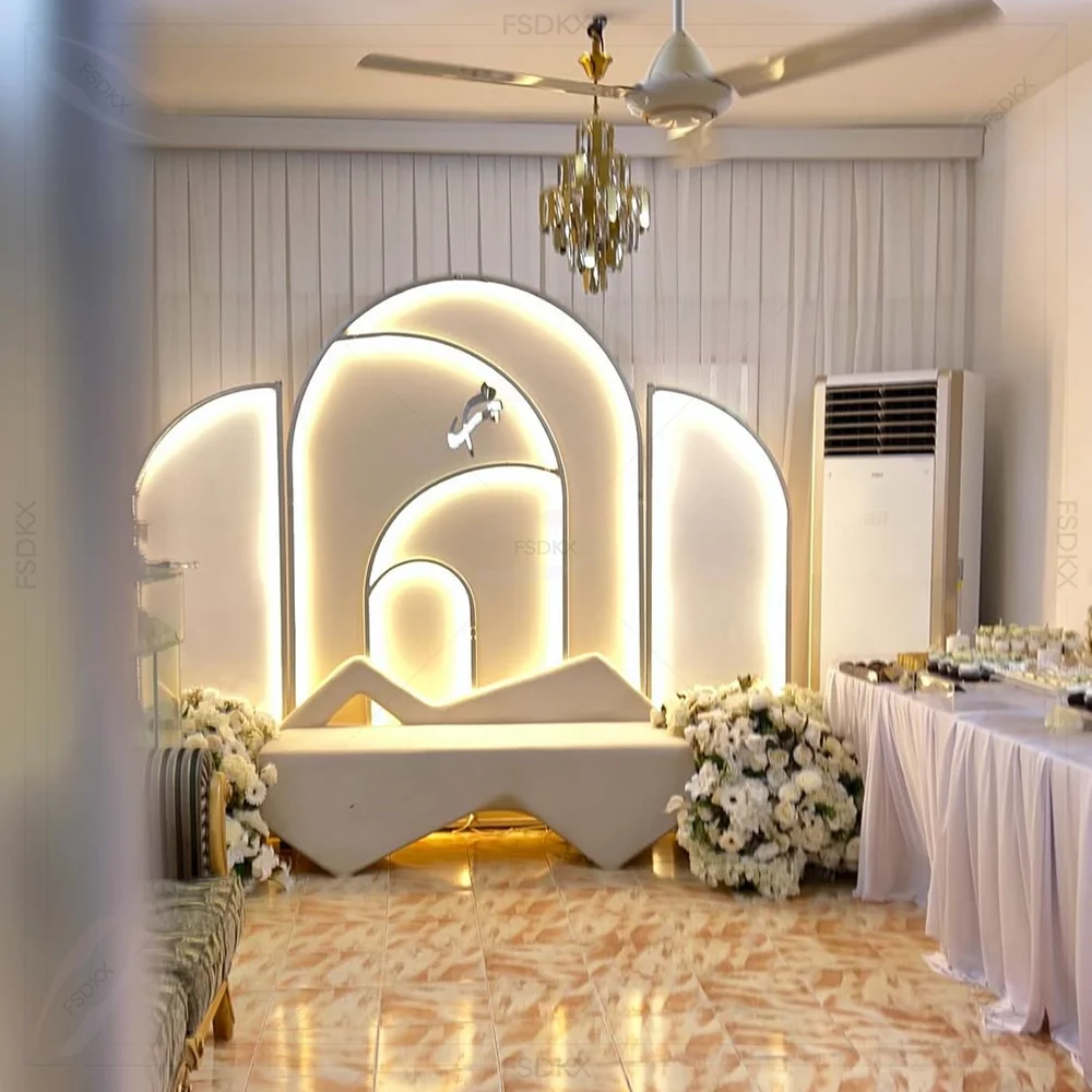 

2025 New Design Wedding Shining Metal Arch Set Wedding Stage Backdrop for Wedding Party Decor