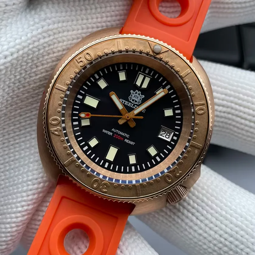 Steeldive Men Automatic Watch 43.8mm Mechanical Wristwatch Diver 20ATM Waterproof Luminous NH35 Sapphire Mirror